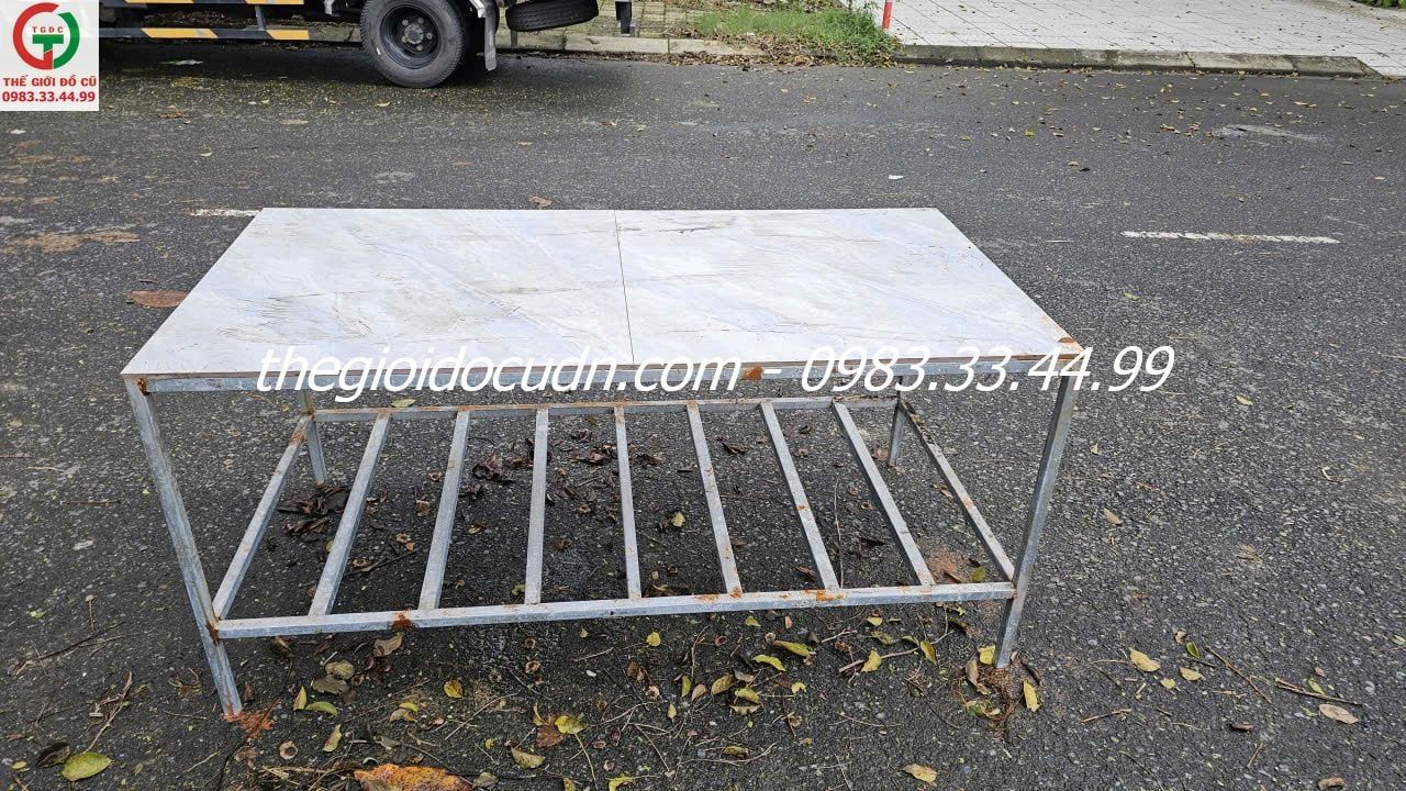 Bàn chân sắt mặt gạch men thanh lý