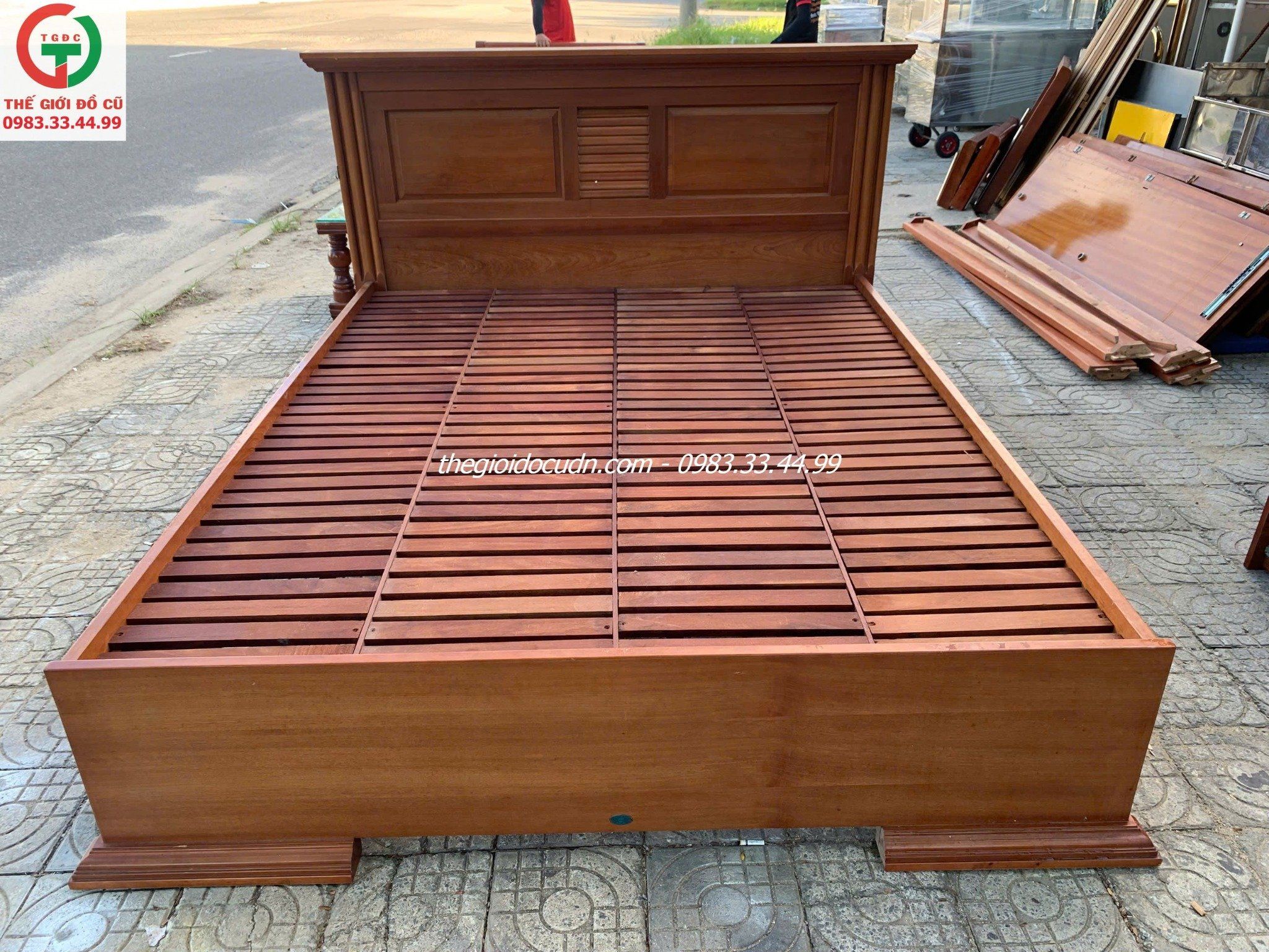 Giường gỗ thanh lý