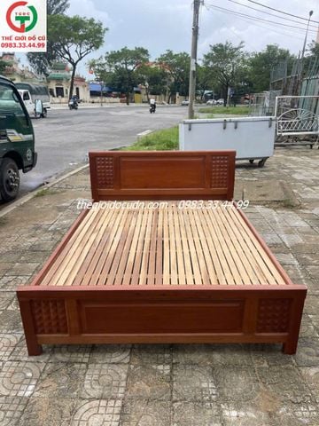 Giường gỗ thanh lý