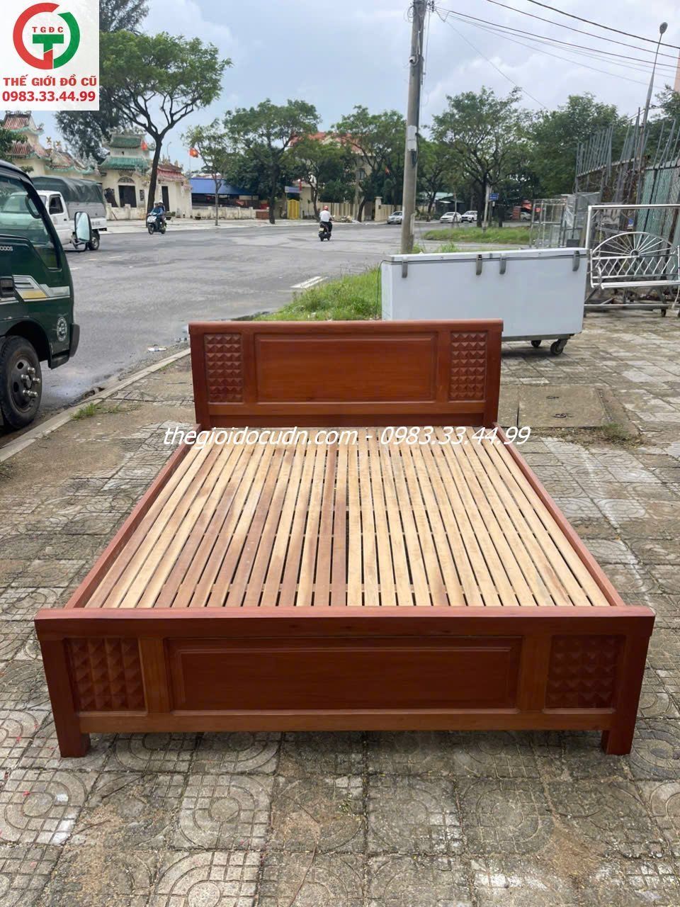 Giường gỗ thanh lý