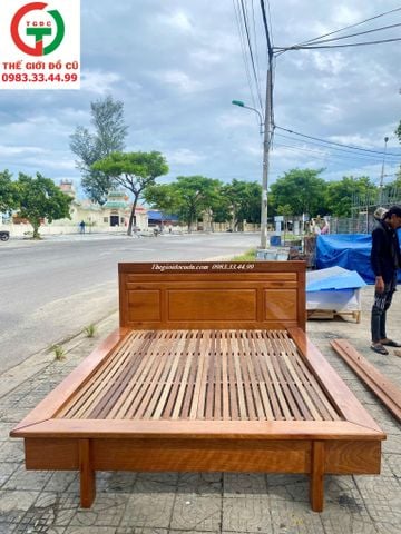 GIƯỜNG GỖ ĐẶT NỆM 1M6