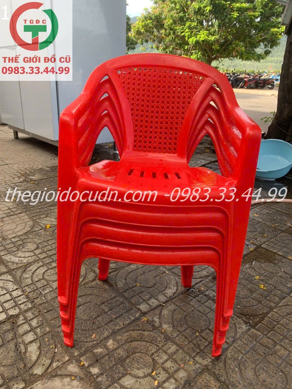 Ghế nhựa bành đỏ