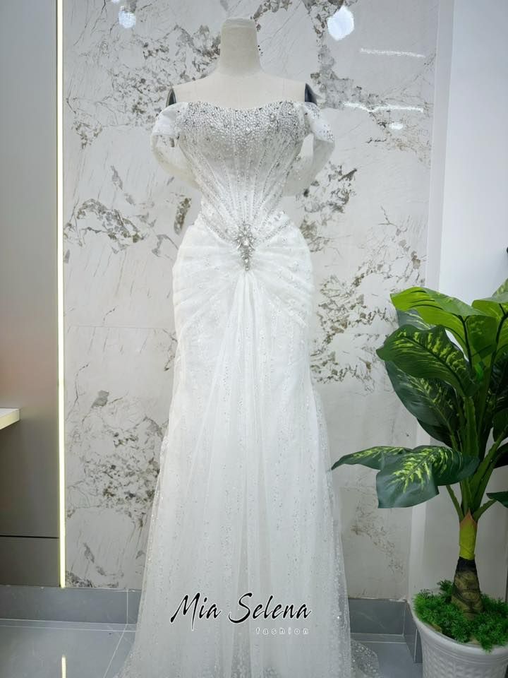 Dạ hội trắng đính đã trễ vai