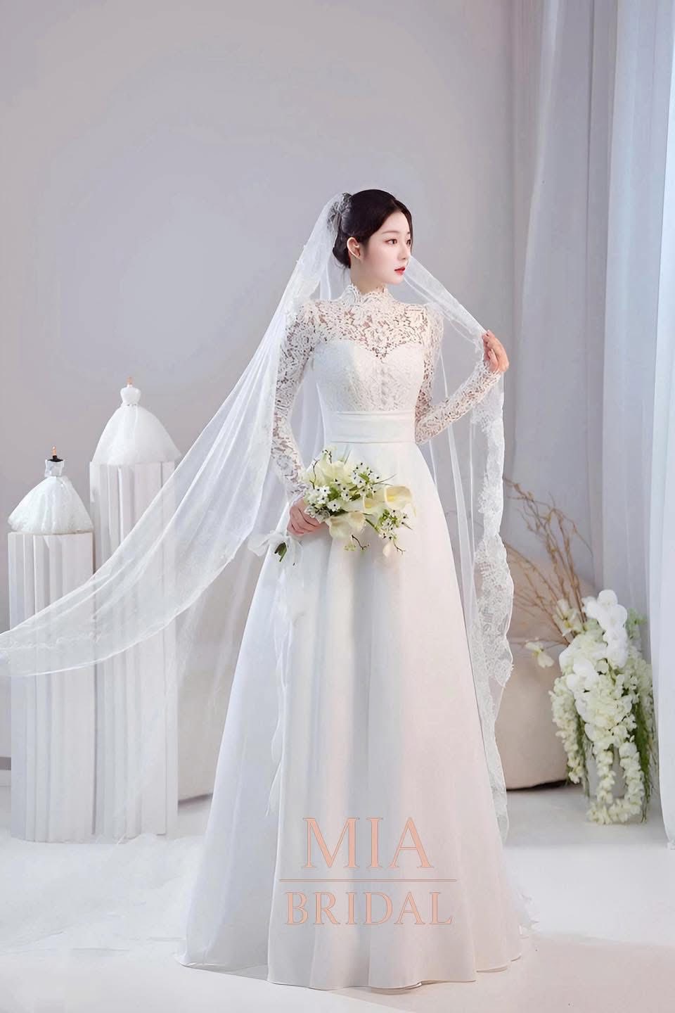 Đầm trắng thiết kế ren