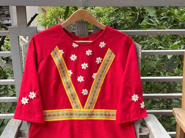  AD Linen bột - Đỏ - Thổ cẩm & thêu hoa 