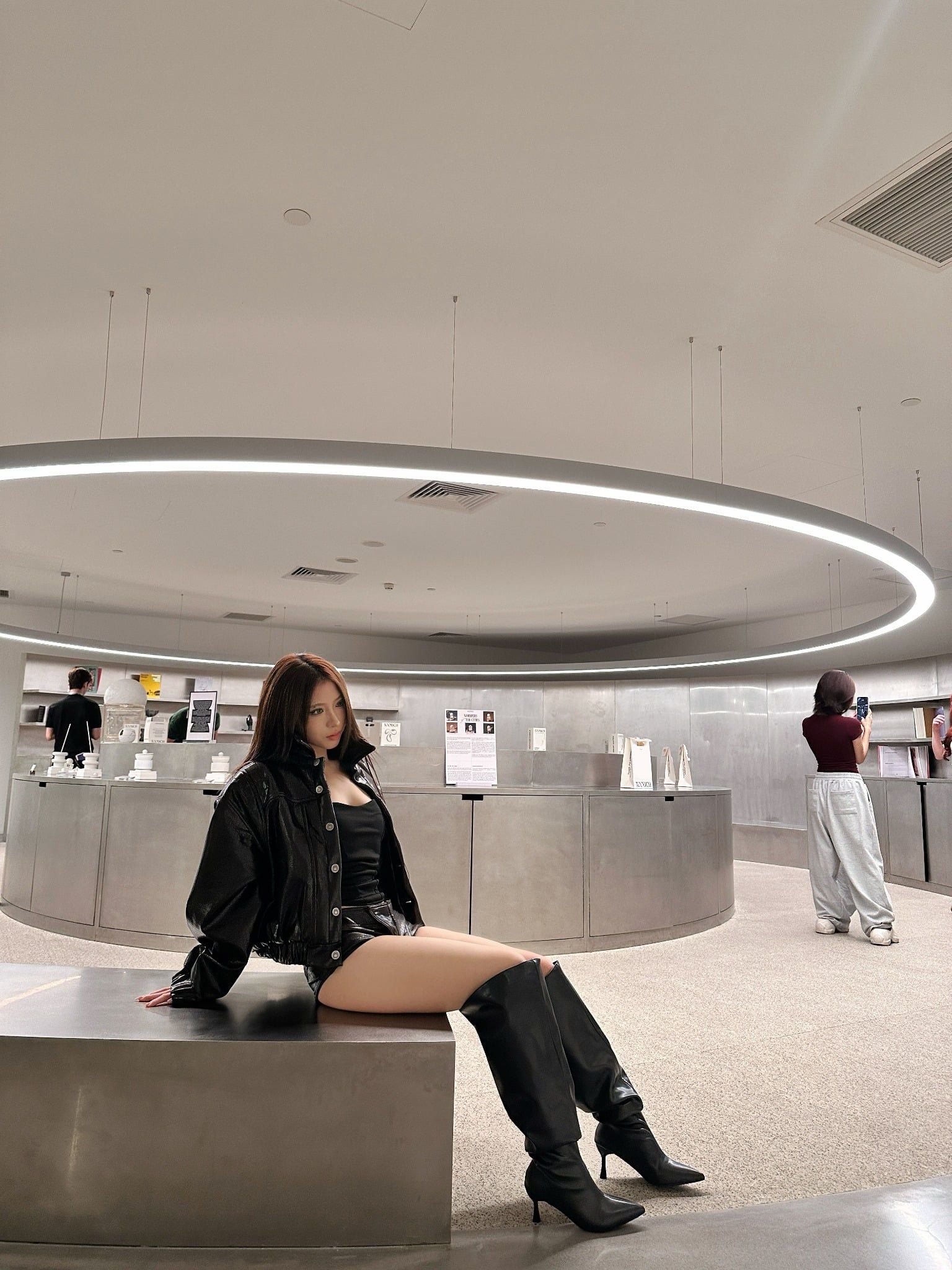  TSUN Lexon Leather Effect Short Brown - Quần Đùi Hiệu Ứng Da Lexon Nâu 