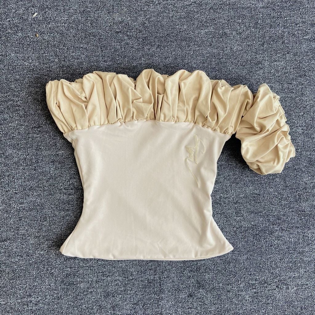  TSUN Layla Top Beige - Áo Ống Cúp Ngực Kiểu Viền Bèo Màu Be 