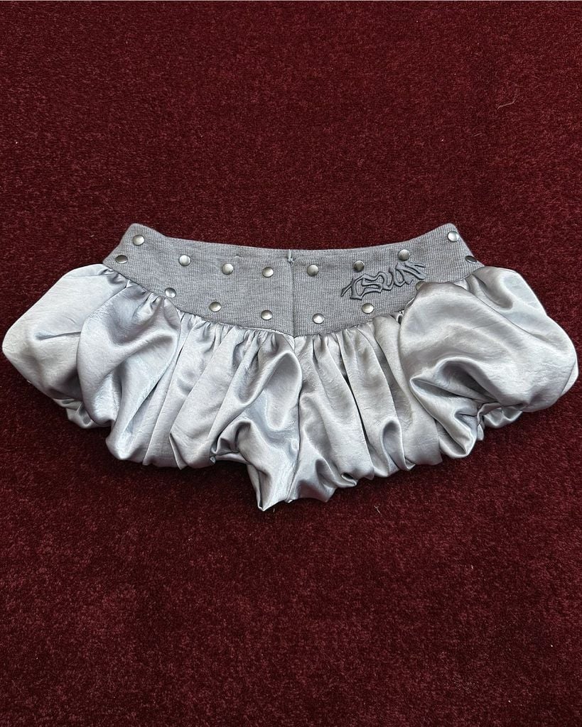  TSUN Nyx Pumpkin Short Grey - Quần Váy Bí Xám Da Bóng Phối Đinh Tán 