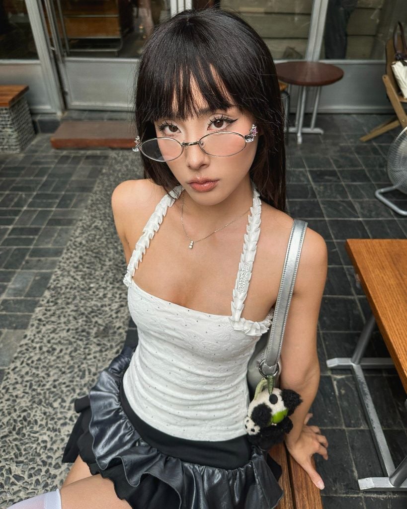  TSUN Lumi Top - Áo Ren Hoa Thun Đính Đá 