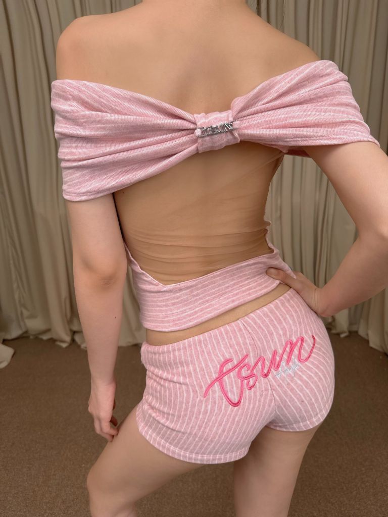  TSUN Peony Top - Áo Thun Nữ Sọc Hồng Hở Lưng 