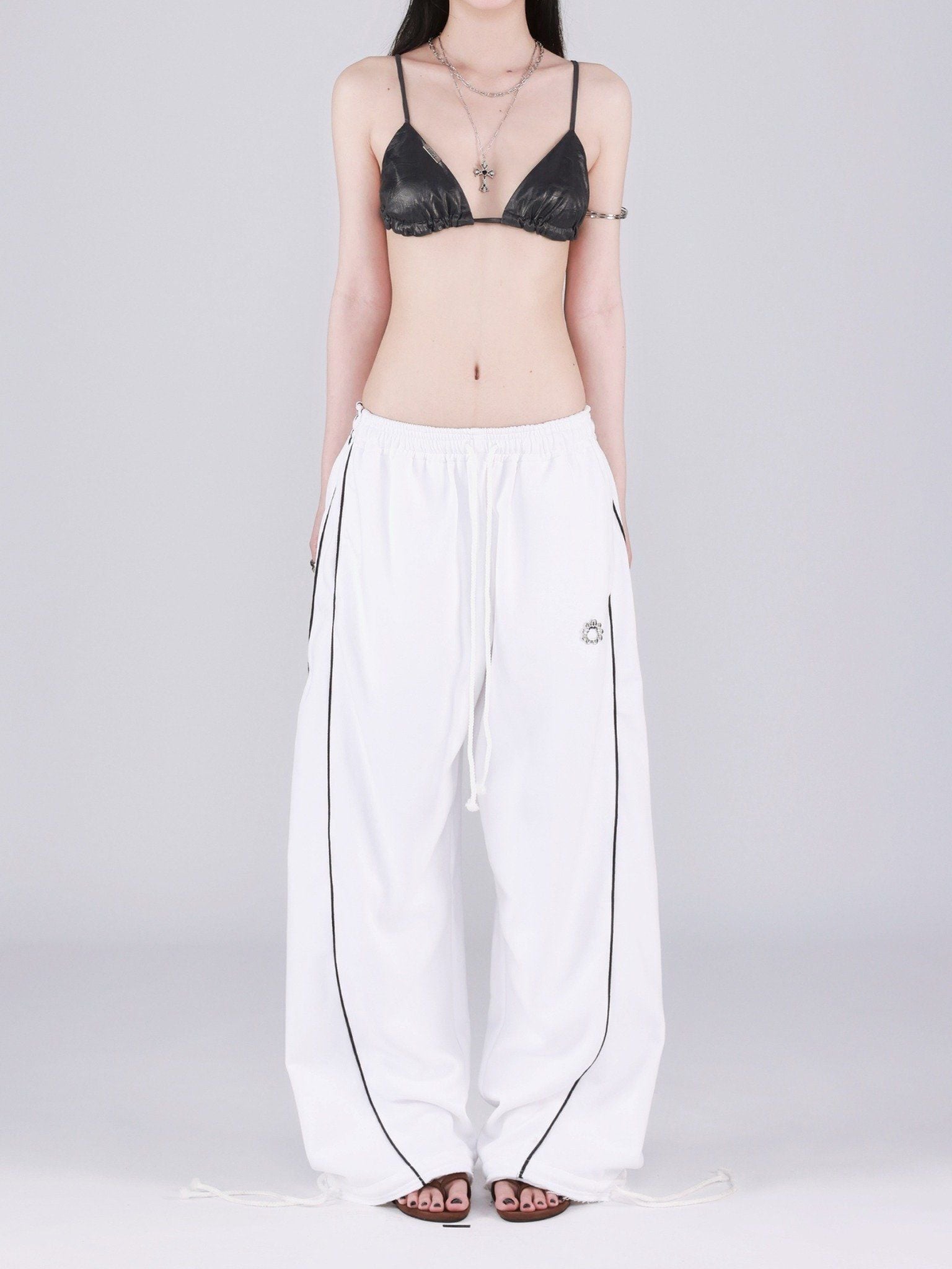  TSUN Quần Nỉ Ống Rộng Trắng - Sweatpants Woo Logo White 