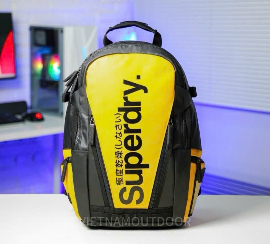  Balo Superdry Urban Logo Nhật Bản – Chống Nước, Phong Cách Unisex, Nhiều Ngăn, Cá Tính, Đi Học – Du Lịch 