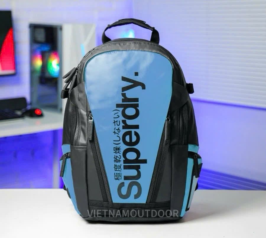  Balo Superdry Urban Logo Nhật Bản – Chống Nước, Phong Cách Unisex, Nhiều Ngăn, Cá Tính, Đi Học – Du Lịch 
