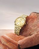  ĐỒNG HỒ TOPHILL TW095G. S2238 Nam dây thép 316L Máy automatic Kính sapphire 5ATM 