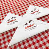 


																	 Khăn giấy ăn in logo nhà hàng CAFE Hồng Kỳ 