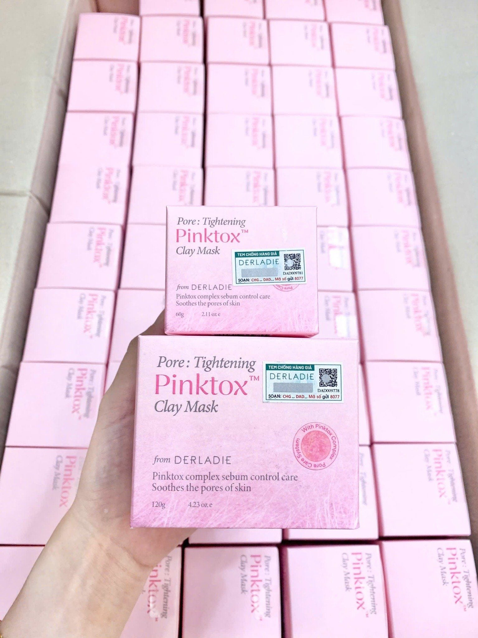  (Mẫu mới) Mặt Nạ Đất Sét Kiềm Dầu, Giảm Nhờn Derladie Vegan Pink Tox Clay Mask 60g/ 120g 