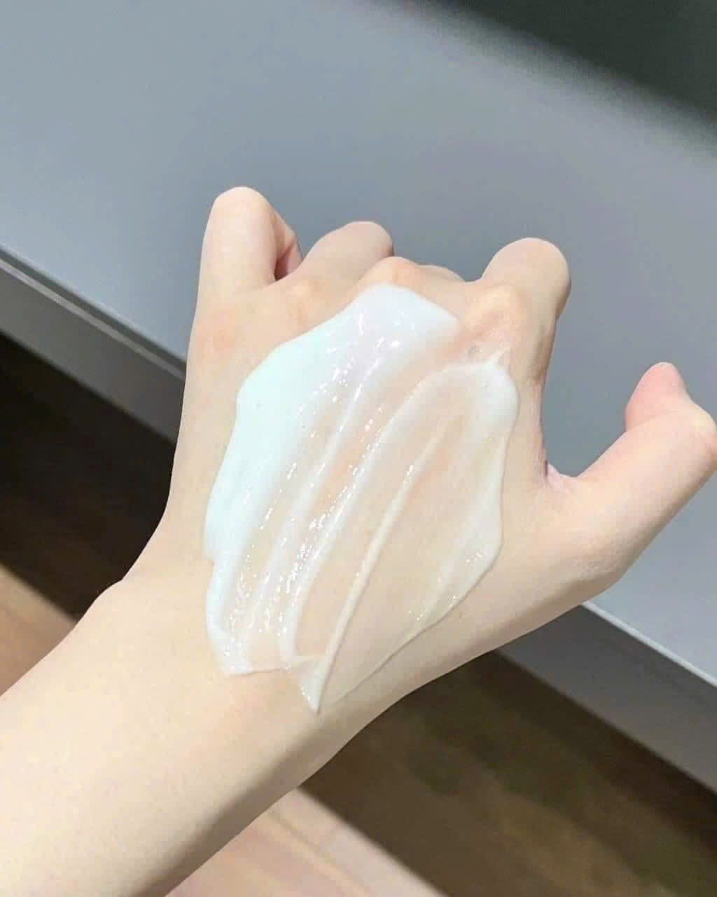  (Mẫu mới) Sữa Dưỡng Thể Trắng Da Men Gạo Whisis Whitening Body Lotion 300ml 