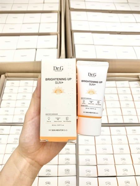  Kem Chống Nắng Dưỡng Sáng, Nâng Tone Da Dr.G Brightening Up Sun+ SPF50+ PA+++ 50ML (Cam) 