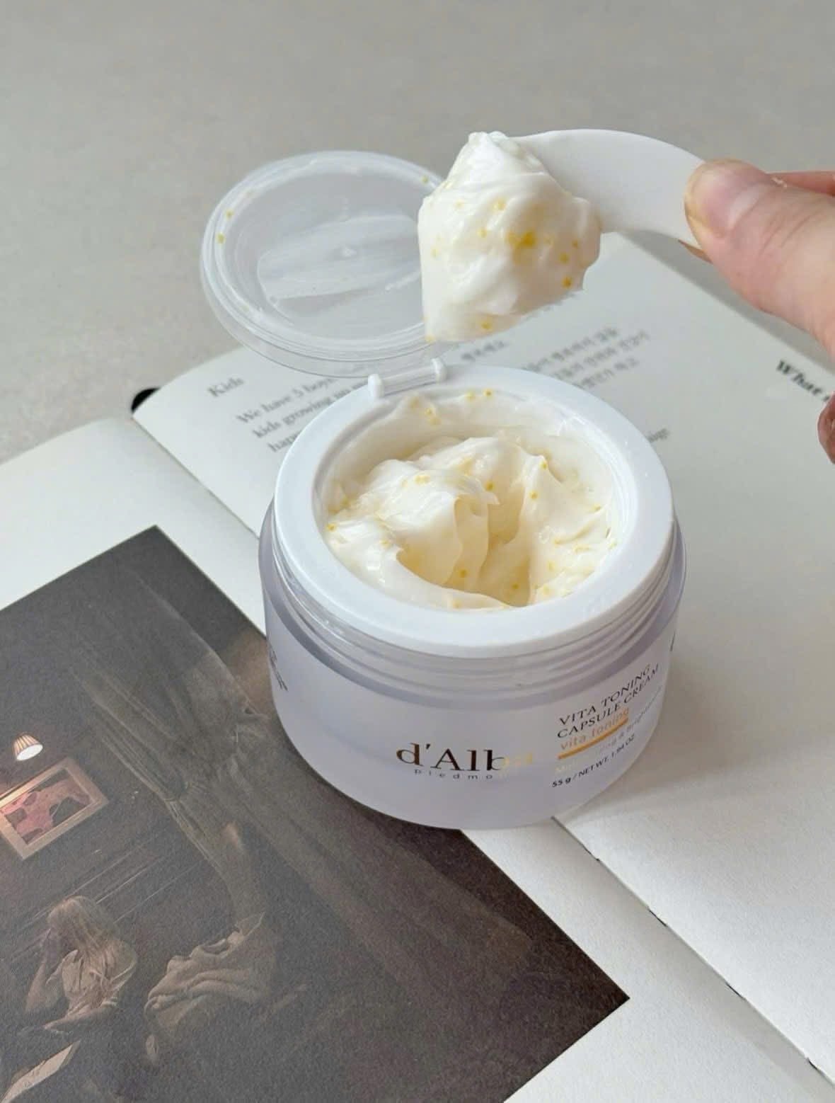  (Mẫu mới) Kem Dưỡng Ẩm, Trắng Da d'Alba Vita Toning Capsule Cream 
