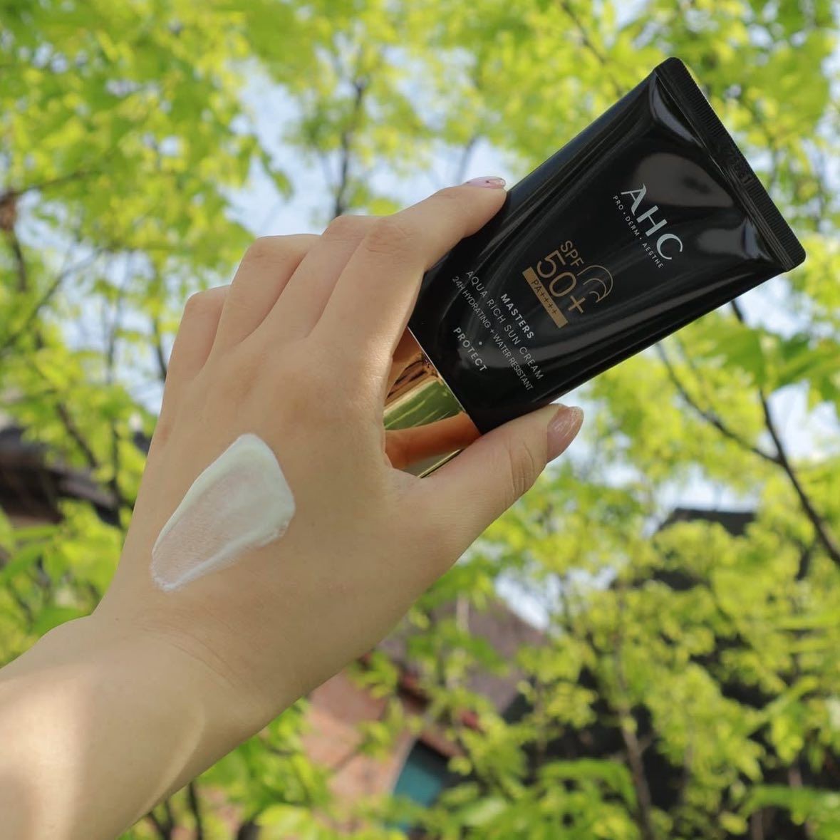  Kem Chống Nắng Phổ Rộng, Căng Bóng AHC Master Aqua Rich Sun Cream 30ml 