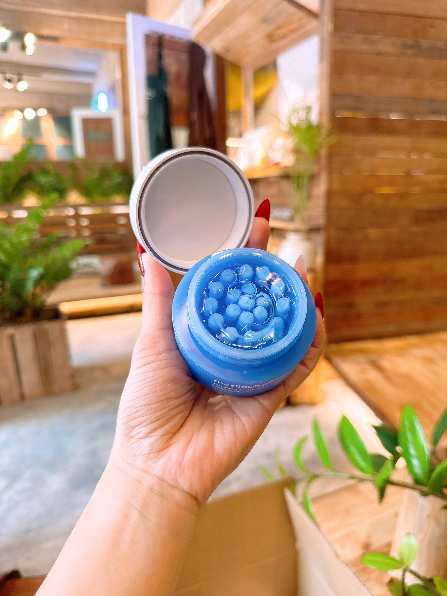 Kem dưỡng viên nang cấp ẩm Medicube Hyaluronic Moisturizing Capsule Cream 55g 