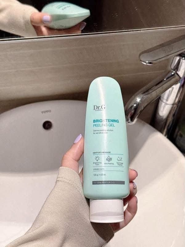  Tẩy Tế Bào Chết Dạng Gel Dịu Nhẹ, Làm Sáng Da Dr.G Brightening Peeling Gel 120g 