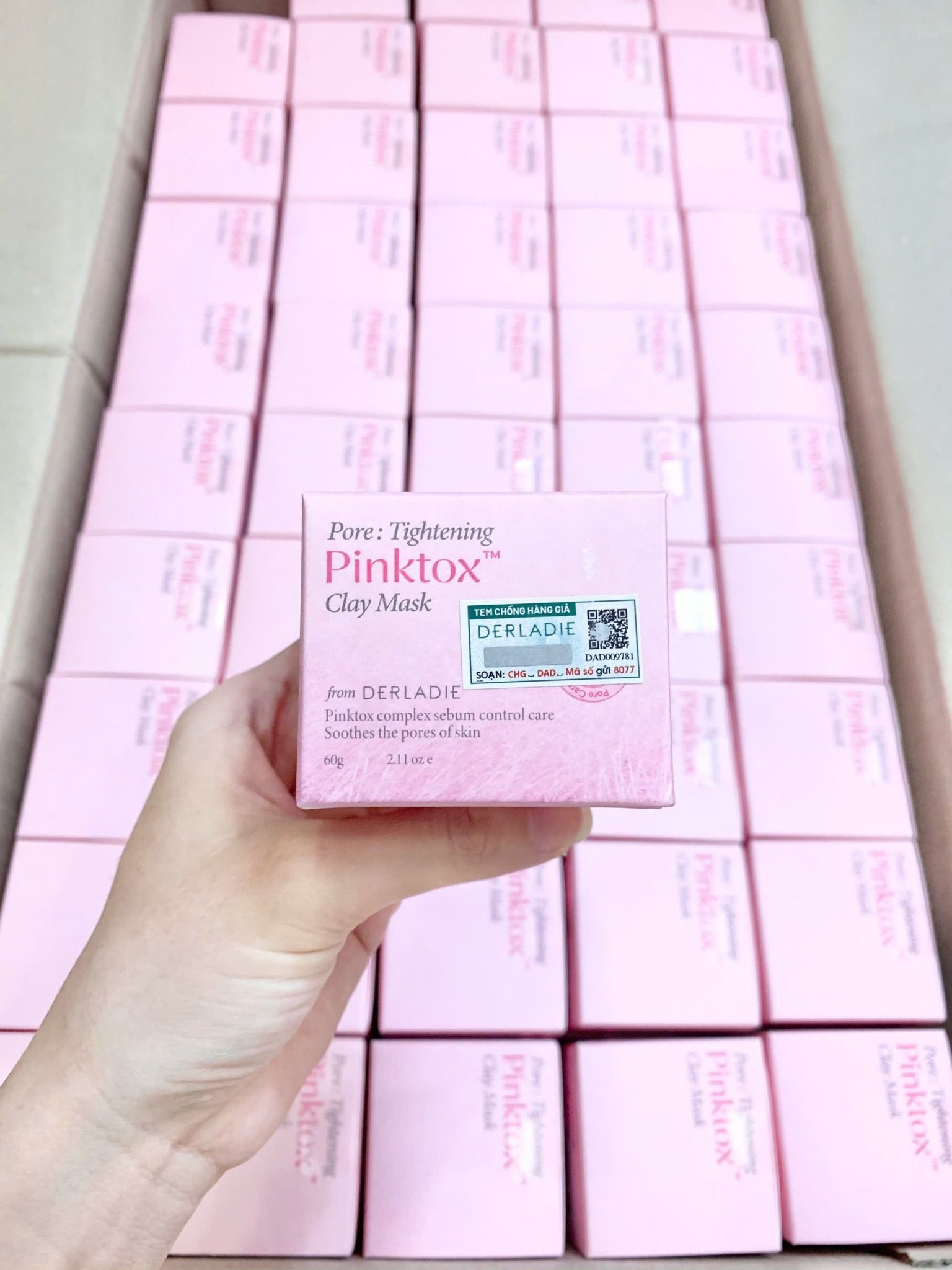  (Mẫu mới) Mặt Nạ Đất Sét Kiềm Dầu, Giảm Nhờn Derladie Vegan Pink Tox Clay Mask 60g/ 120g 