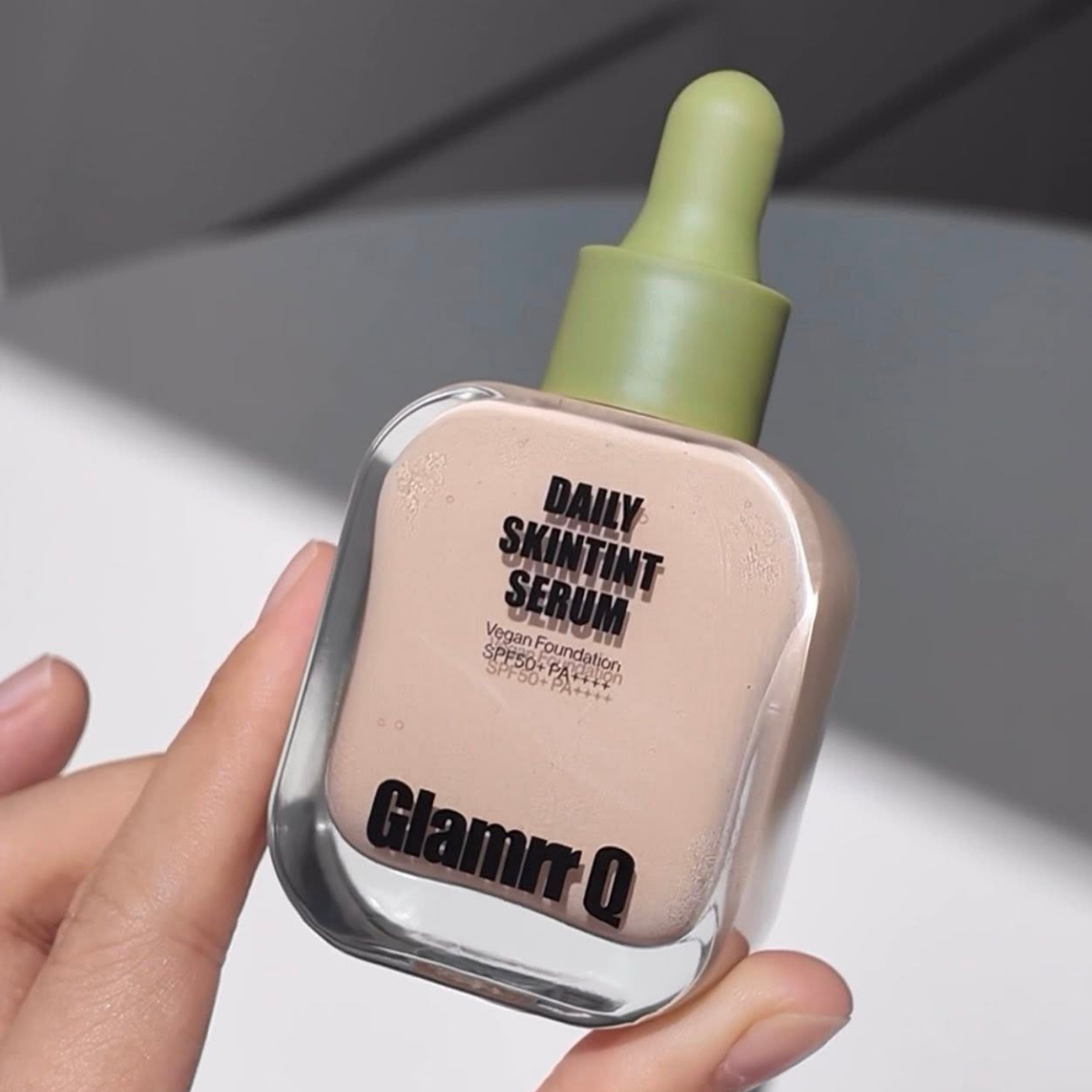  (Mẫu mới) Kem nền căng bóng Glamrr Q Daily Skintint Serum Vegan Foundation SPF50+ PA++++ 30ml 