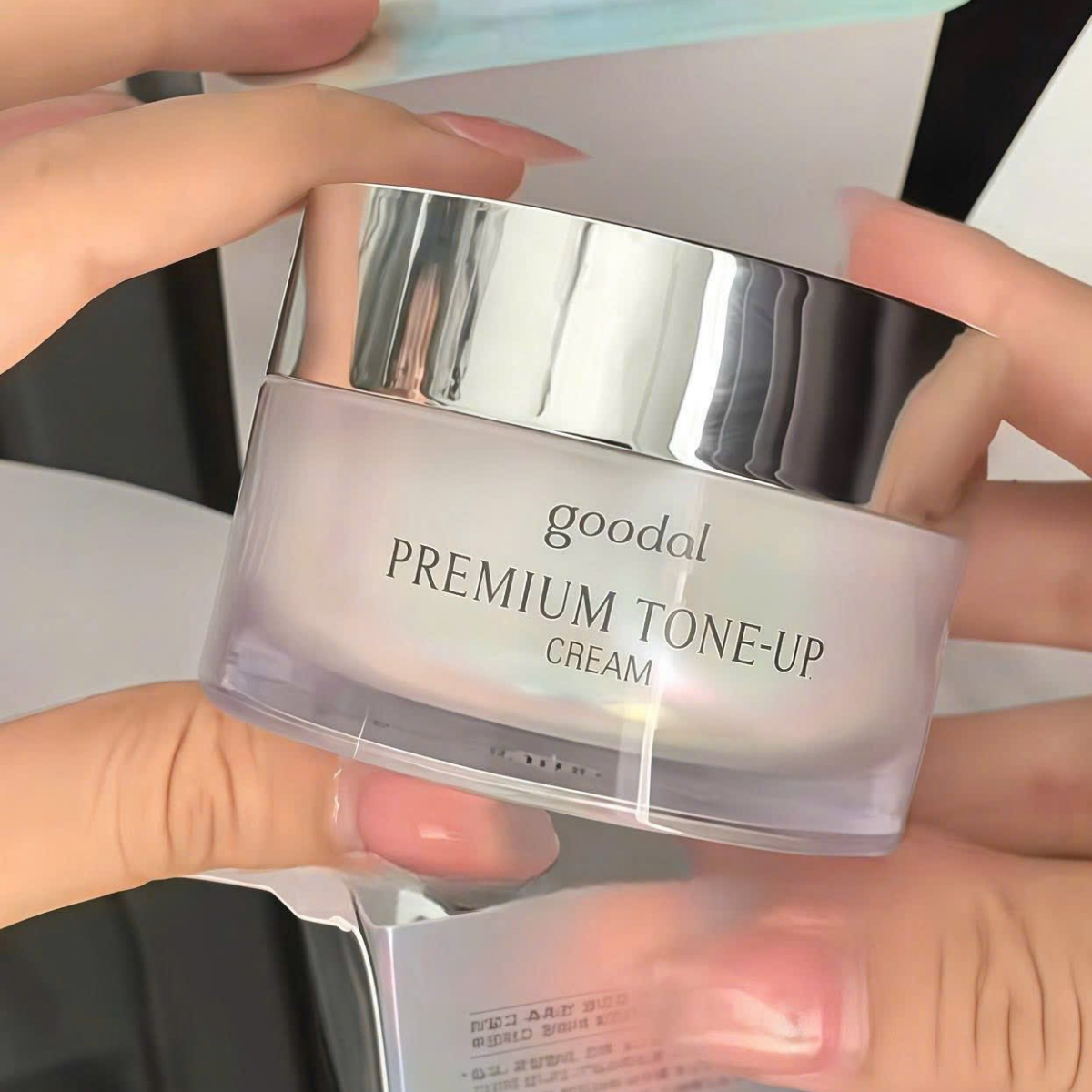  (Mẫu mới) Kem Dưỡng Trắng Chiết Xuất Ốc Sên Goodal Premium Snail Tone Up Cream 30ml 