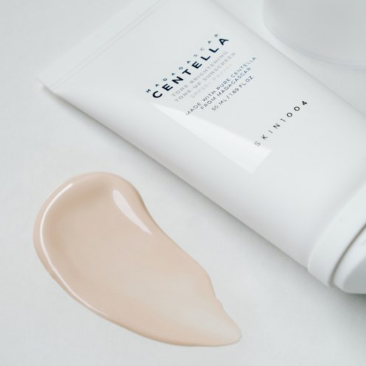  Kem Chống Nắng Nâng Tone, Kiềm Dầu Skin1004 Tone Brightening Tone Up Sunscreen SPF50+ PA++++ 50ml 