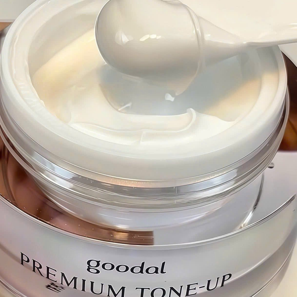  (Mẫu mới) Kem Dưỡng Trắng Chiết Xuất Ốc Sên Goodal Premium Snail Tone Up Cream 30ml 