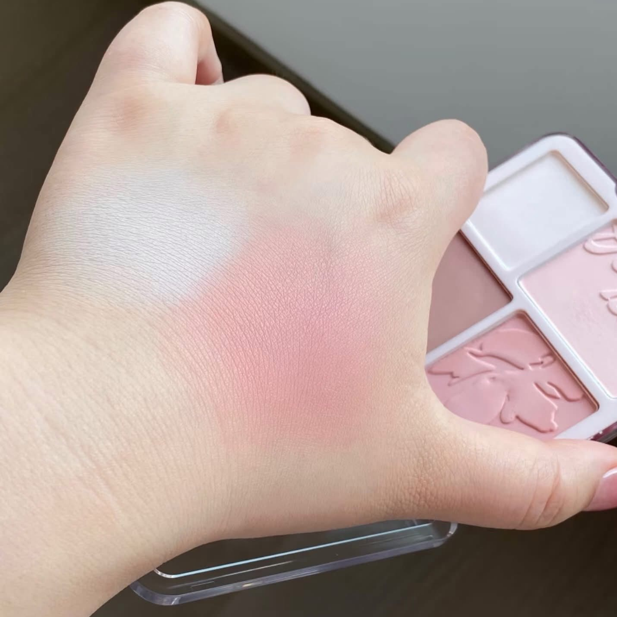  (TẶNG PUFF NGÓN TAY) Phấn Má Hồng & Bắt Sáng 4 Ô Judydoll Blush & Highlight Palette 9g 