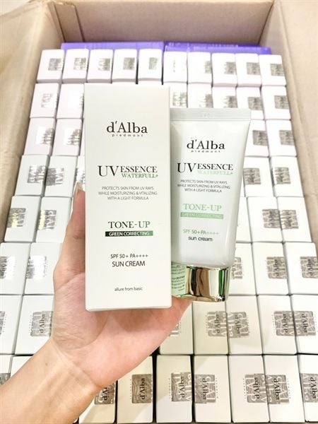  (MẪU MỚI) Kem chống nắng nâng tone, dịu da d'Alba Waterfull Tone Up Green Correcting Sun Cream SPF50+ PA++++ 