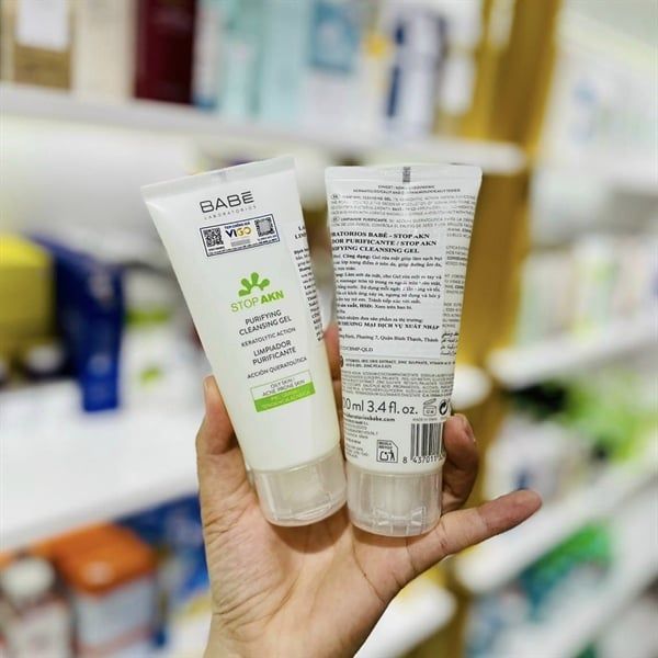  (Mẫu mới) Sữa Rửa mặt Dạng Gel Cho Da Dầu Mụn Laboratorios Babe Stop Akn Purifying Cleansing Gel 