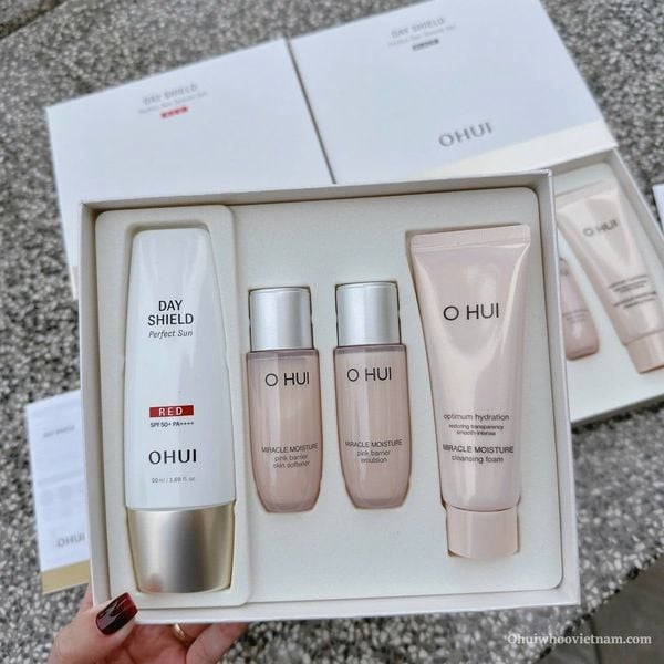  Set kem chống nắng nâng tone OHUI Day Shield Perfect Sun Special Set (4 món) 