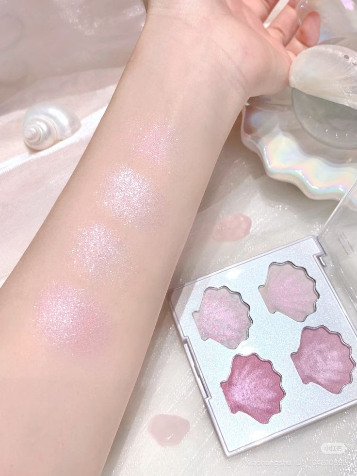  Phấn Bắt Sáng 4 Ô Dasique Shine Glowy Highlighter Palette 5.6g 