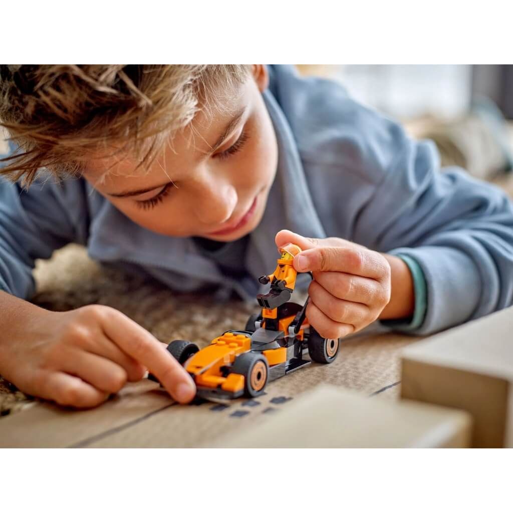 Bộ đồ chơi mô hình lắp ráp xe F1 Driver With McLaren Race Car LEGO CITY