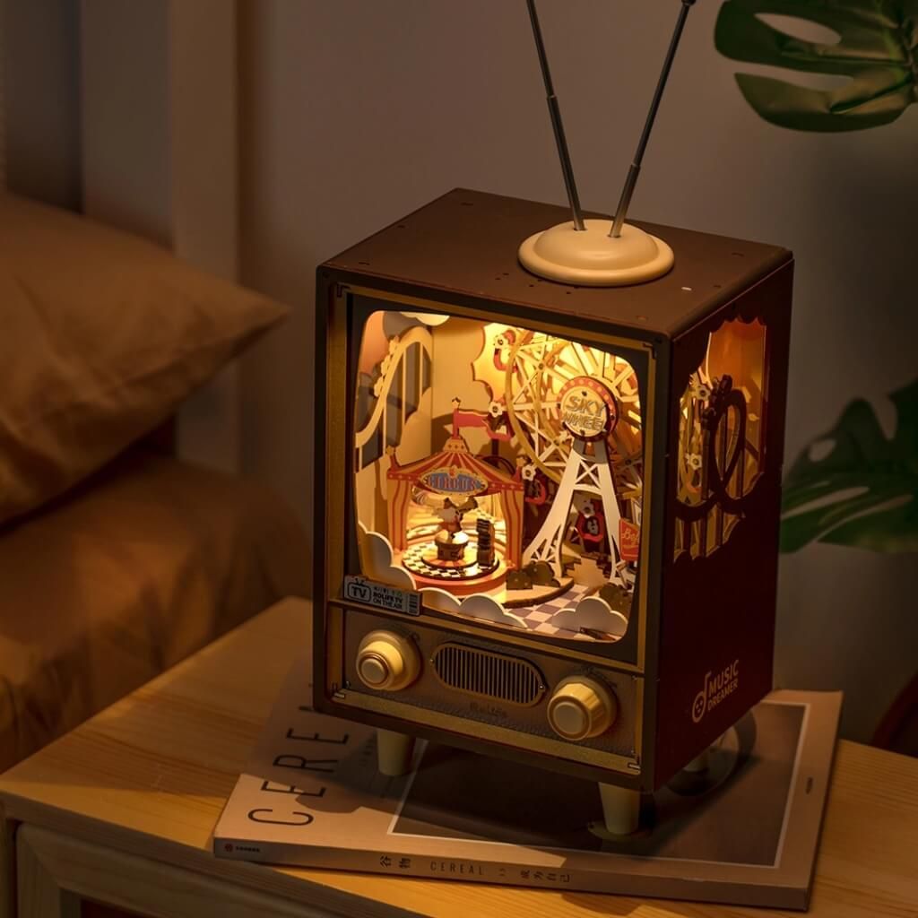 Mô hình gỗ lắp ráp 3D Retro Tivi Lễ Hội Hoàng Hôn Rolife Sunset Carnival AMT01 ROBOTIME
