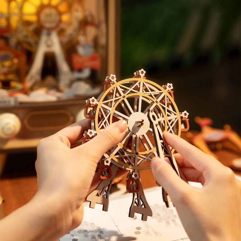 Mô hình gỗ lắp ráp 3D Retro Tivi Lễ Hội Hoàng Hôn Rolife Sunset Carnival AMT01 ROBOTIME