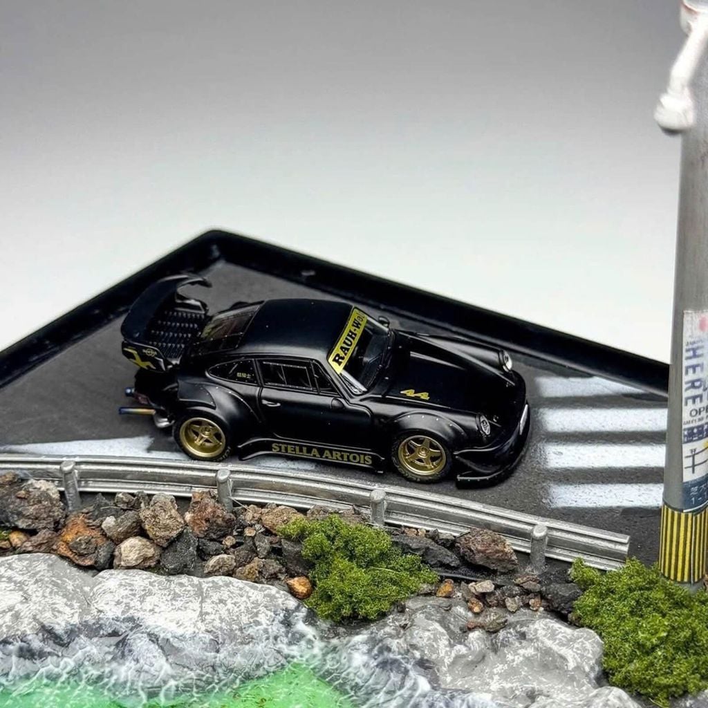 Mô hình xe Porsche 911 KAIZO RWB 930 1:64 ALMOST REAL