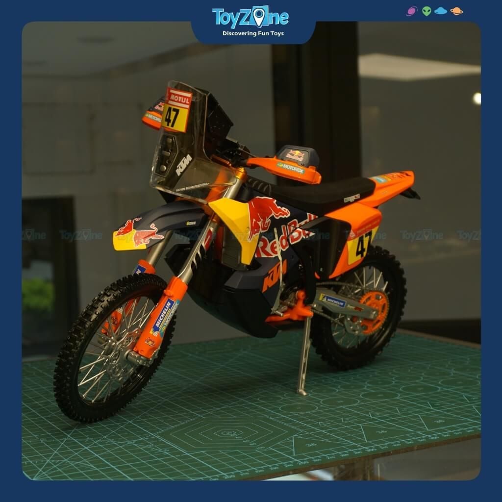 Mô hình xe Red Bull KTM 450 Rally Dakar 2024 1:6 MAISTO