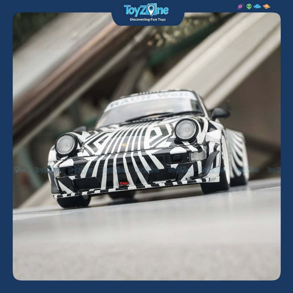 Mô hình xe Porsche 911 RWB Body Kit The Zebra Camouflage 2022 1:18 SOLIDO