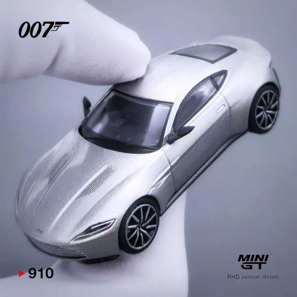Mô hình xe Aston Martin DB10 1:64 MiniGT