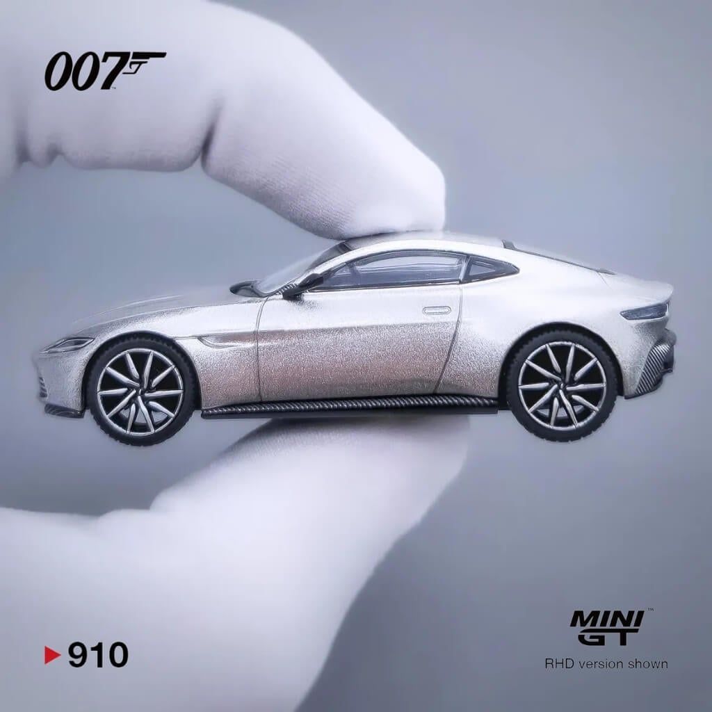 Mô hình xe Aston Martin DB10 1:64 MiniGT