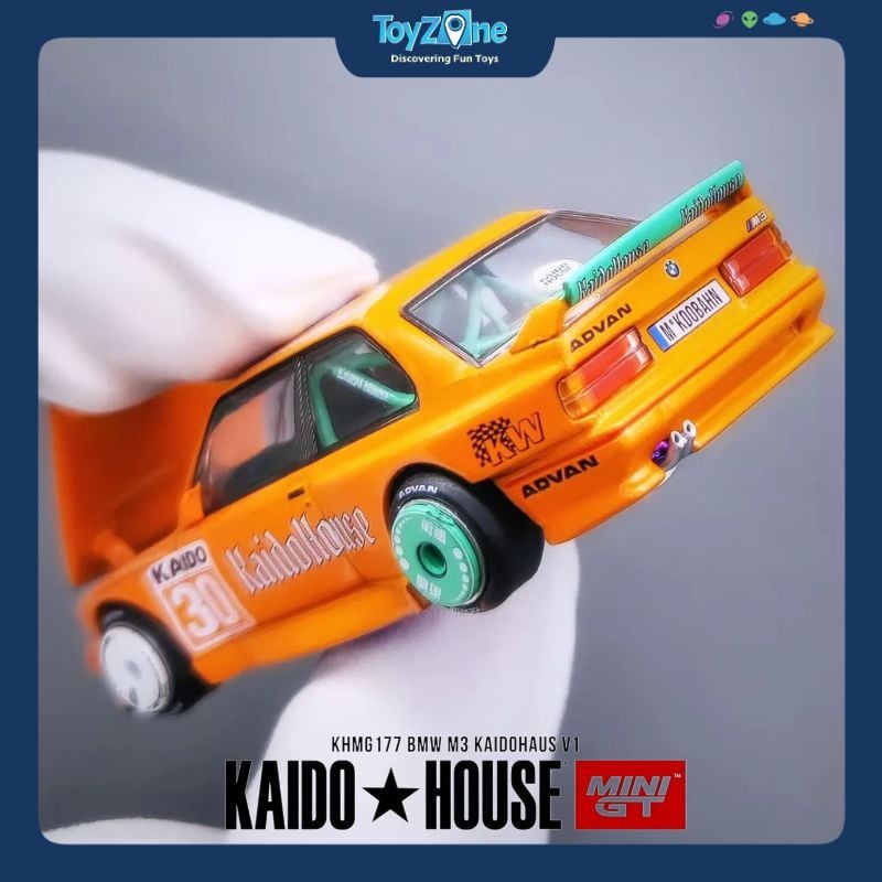 Mô hình xe BMW M3 ( E30 ) 1:64 KAIDO HOUSE x MiniGT