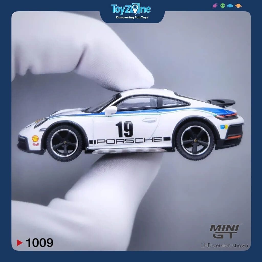  Mô hình xe Porsche 911 Dakar 1:64 MiniGT 
