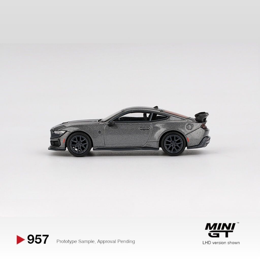 Mô hình Ford Mustang Dark Horse 1:64 MiniGT