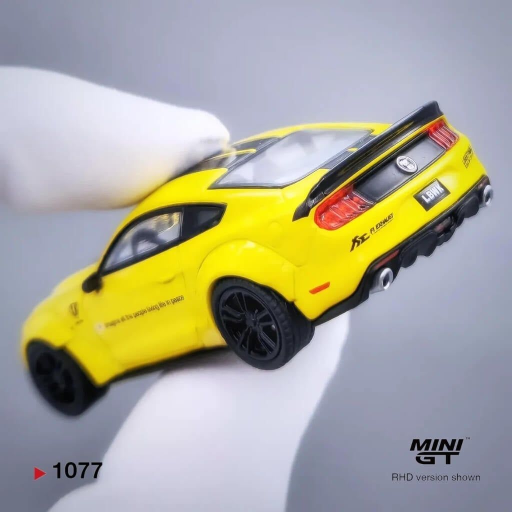 Mô hình xe Ford Mustang LB-Works 1:64 MiniGT