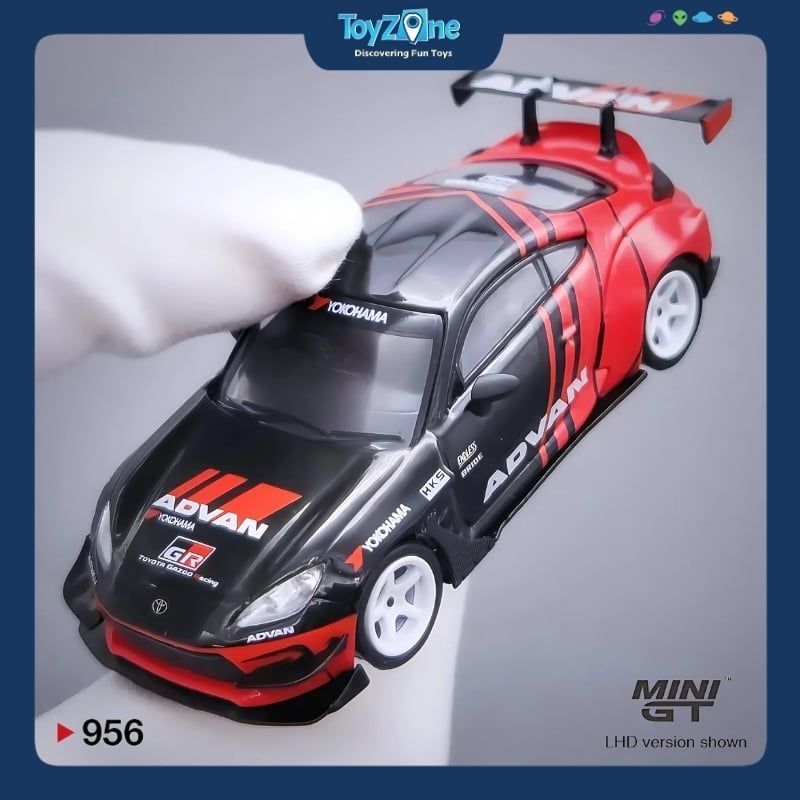 Mô hình xe Toyota GR86 HKS TYPE R ADVAN 1:64 MiniGT