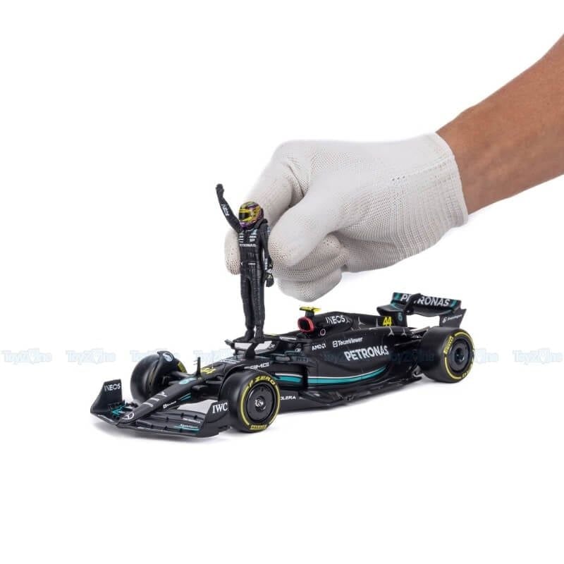 Mô hình xe F1 Mercedes-AMG F1 W14 E Perfomance W/ Driver 1:24 BBURAGO